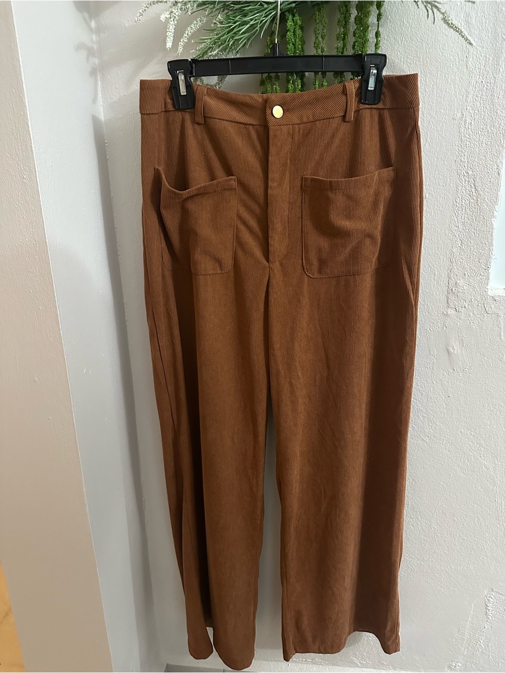 High-Rise Wide-Leg Trousers with Front Pockets in Brown
